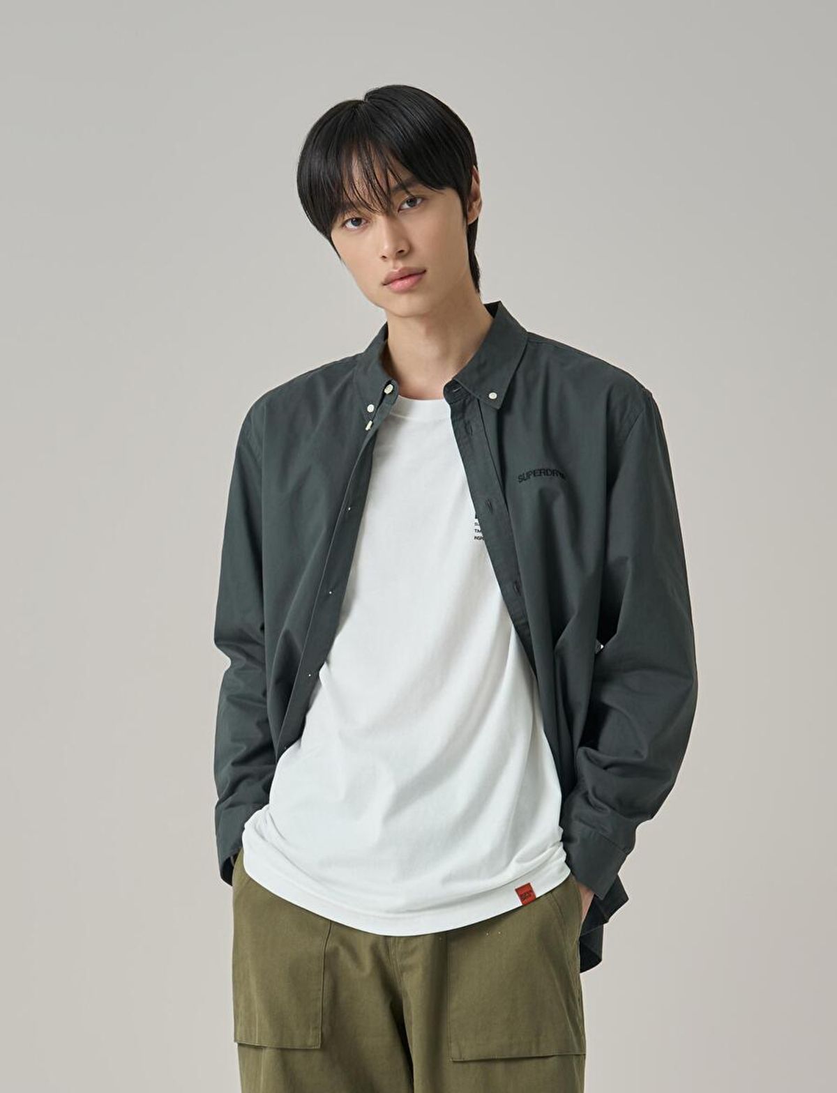 슈퍼드라이(SUPERDRY) 로고 자수 코튼 셔츠 차콜