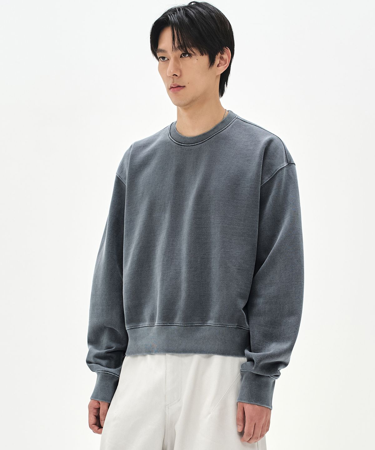 소버먼트(SOVERMENT) 980G 크롭 피그먼트 맨투맨-스톤 네이비-