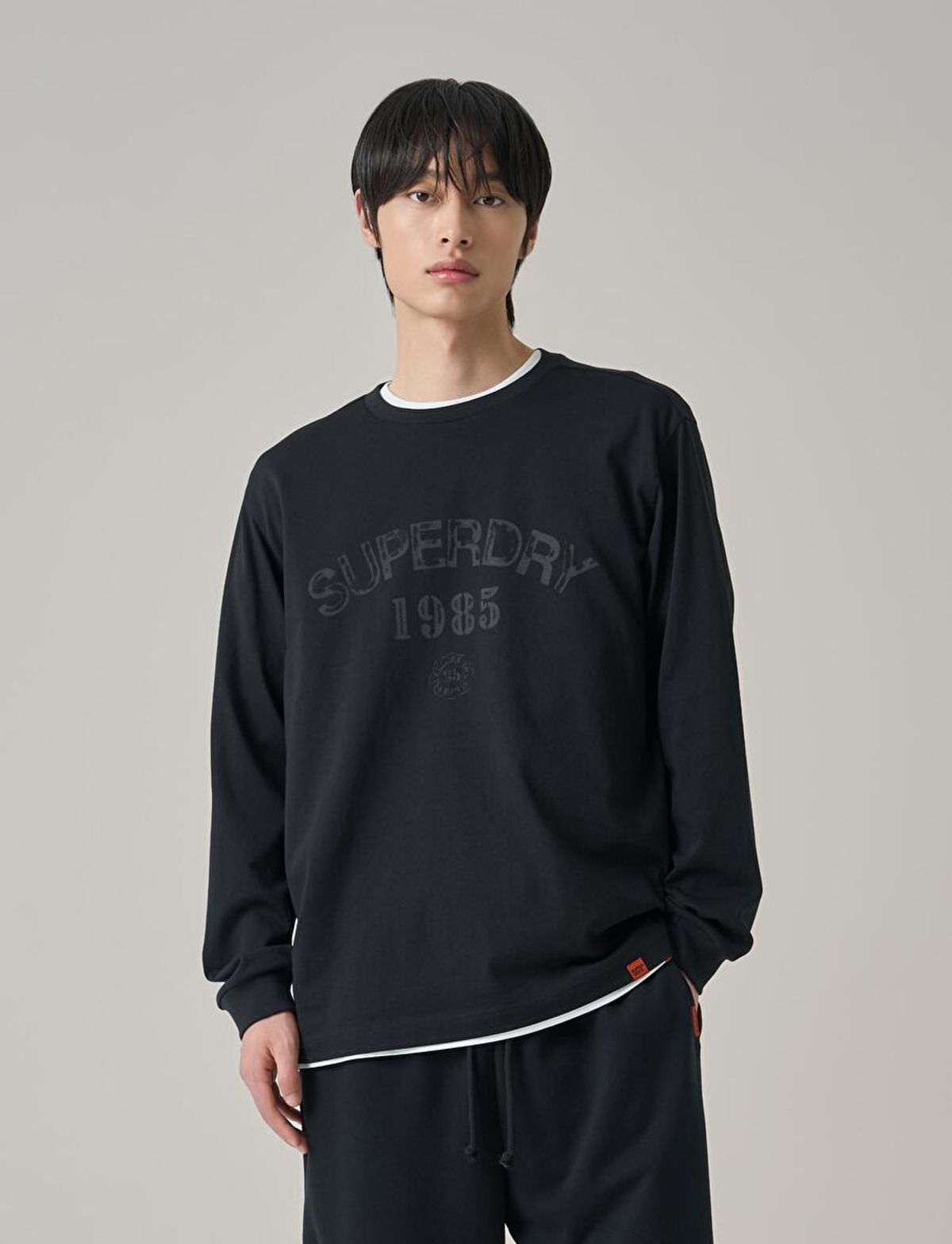 슈퍼드라이(SUPERDRY) 빈티지 레터링 롱슬리브 블랙