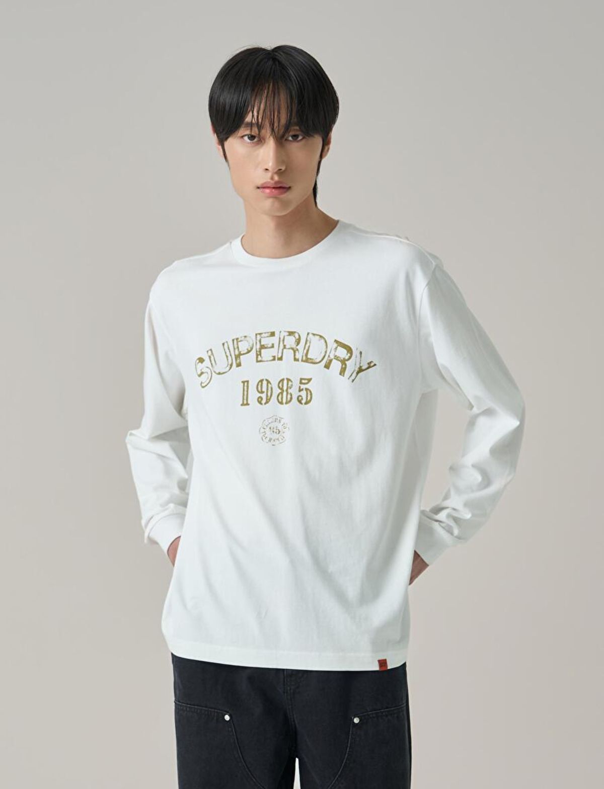 슈퍼드라이(SUPERDRY) 빈티지 레터링 롱슬리브 화이트