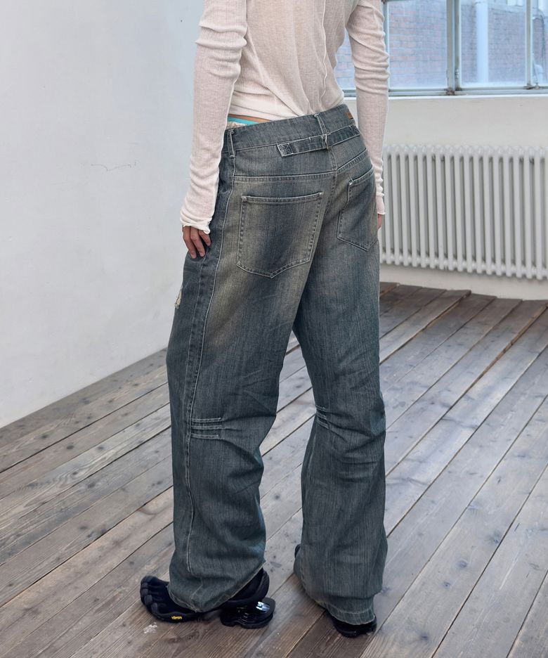 CINCH BACK CURVED JEANS-BLUE
