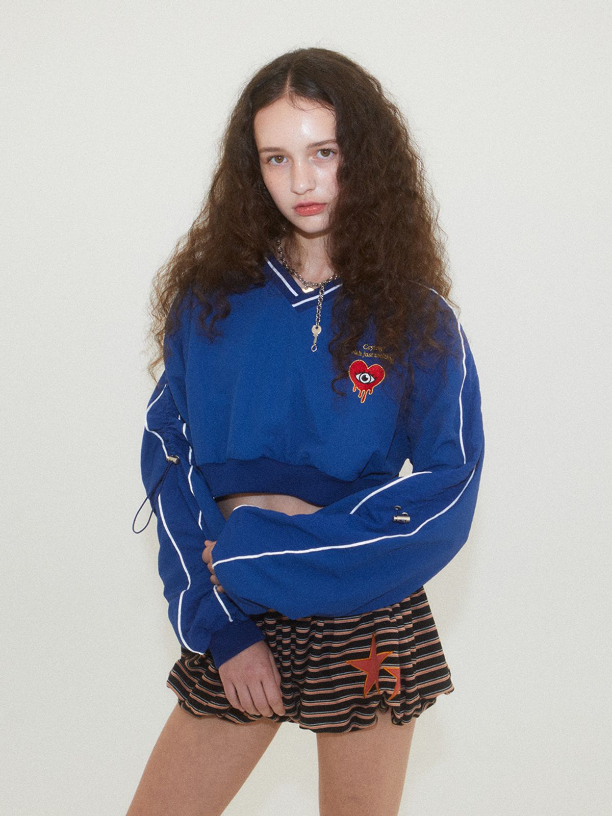 에즈이프 캘리(ASIF CALIE) CRYING V-NECK NYLON CROP SWEATSHIRT BLUE