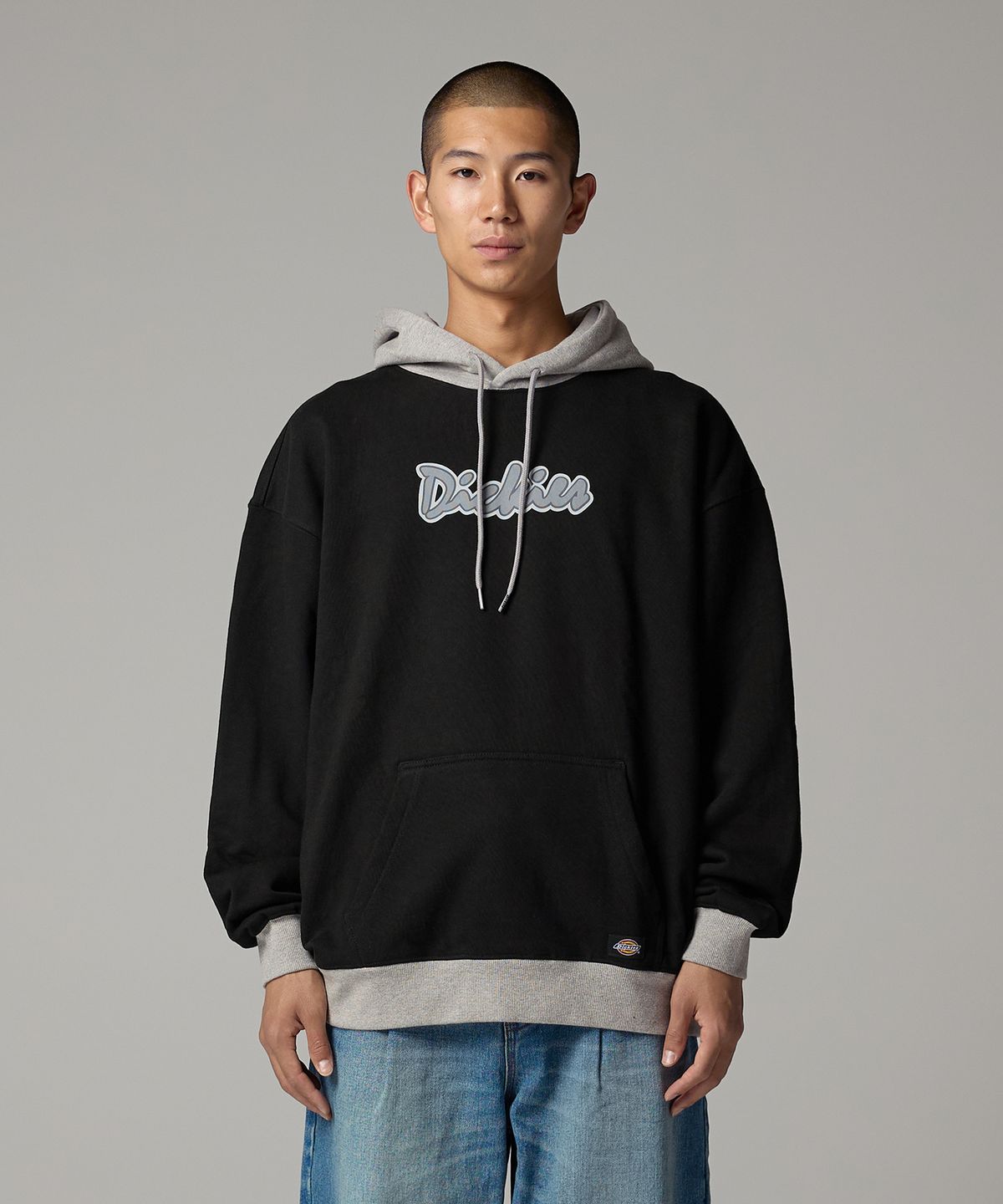디키즈(DICKIES) 커시브 로고 투톤 후디 Black