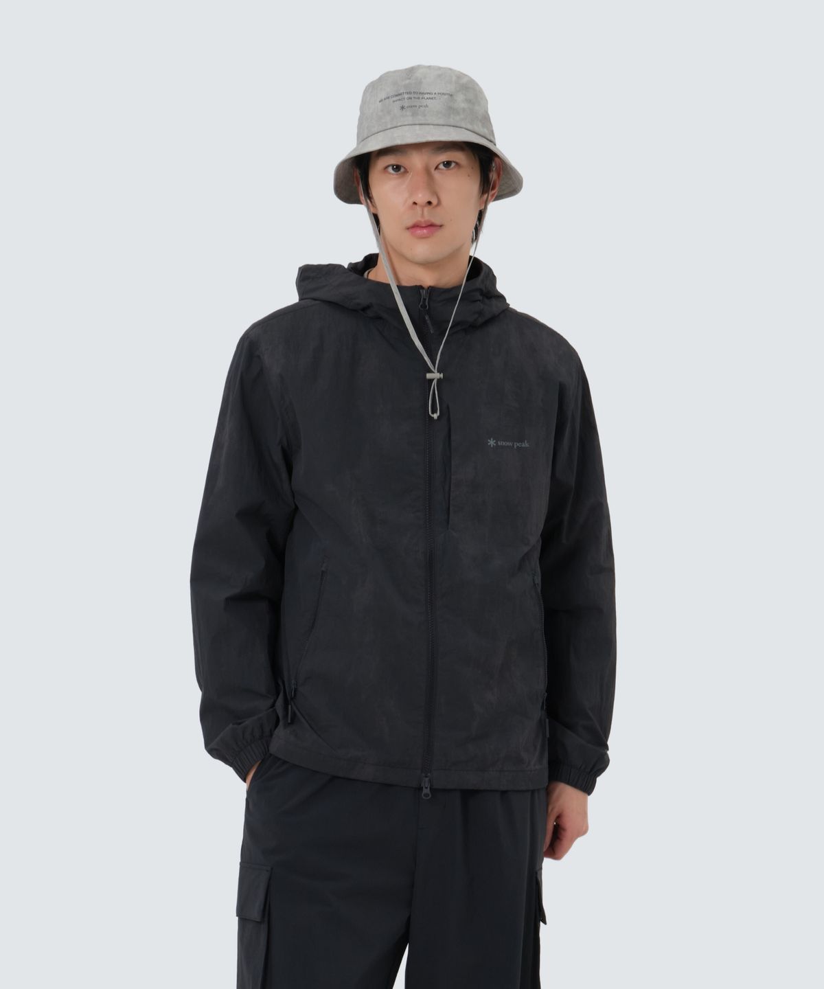 스노우피크 어패럴(SNOWPEAK APPAREL) 프린트 바람막이 (S25FMTWB34) Black