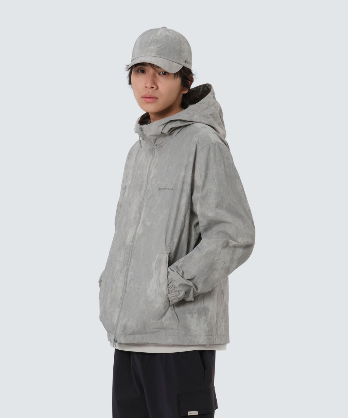 스노우피크 어패럴(SNOWPEAK APPAREL) 프린트 바람막이 (S25FMTWB34) Ash Gray