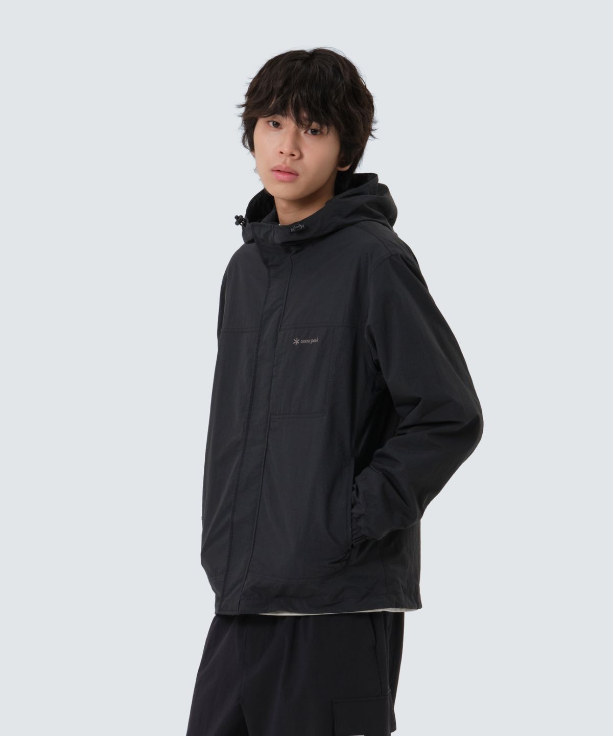 스노우피크 어패럴(SNOWPEAK APPAREL) 캠플 후드 바람막이 (S25FMCWB12) Dark Charcoal