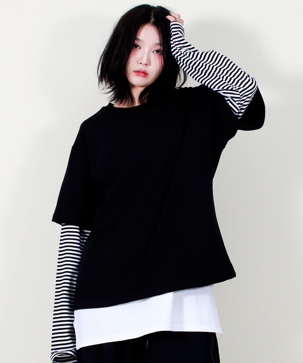 드마크(DEMARC) LAYERED SLEEVE BOXY FIT CREW NECK T-SHIRT BLACK