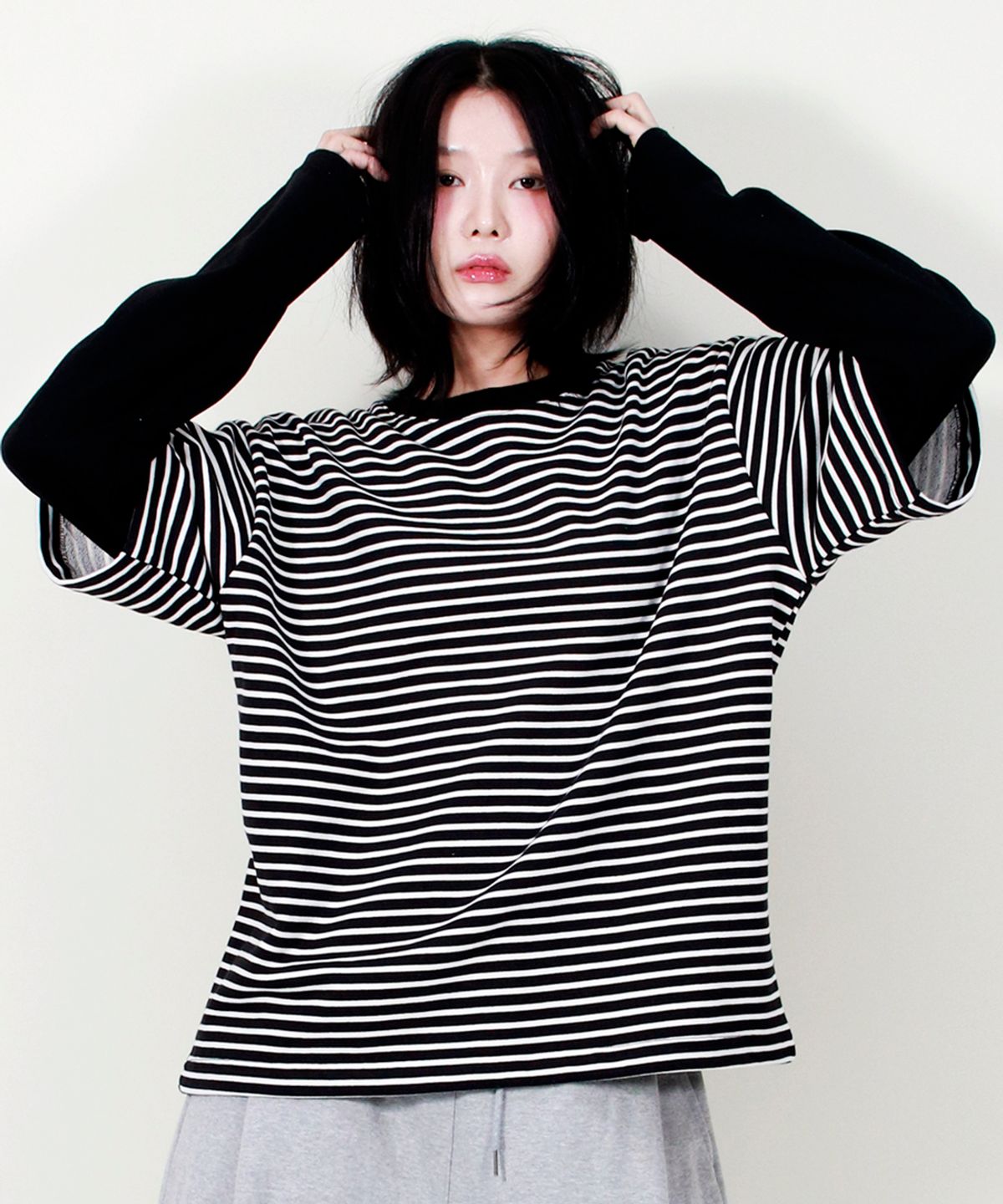 드마크(DEMARC) LAYERED SLEEVE BOXY FIT CREW NECK T-SHIRT STRIPE-BLACK