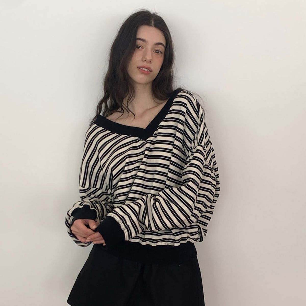 리리수(LILISU) Dara Sweatshirts / Black Ivory