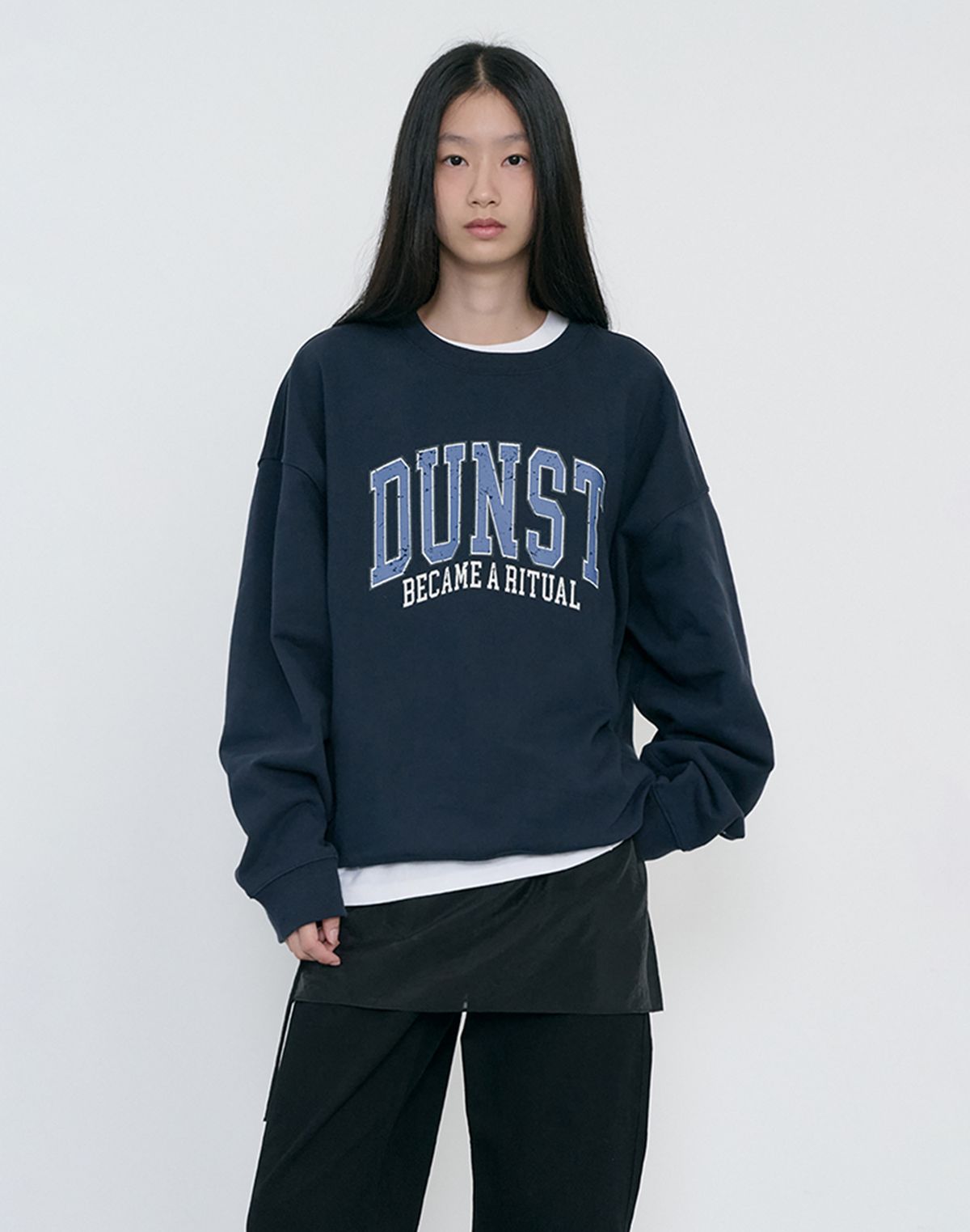 던스트(DUNST) UNISEX ARCH LOGO SWEATSHIRT_UDTS6C104_FRENCH NAVY