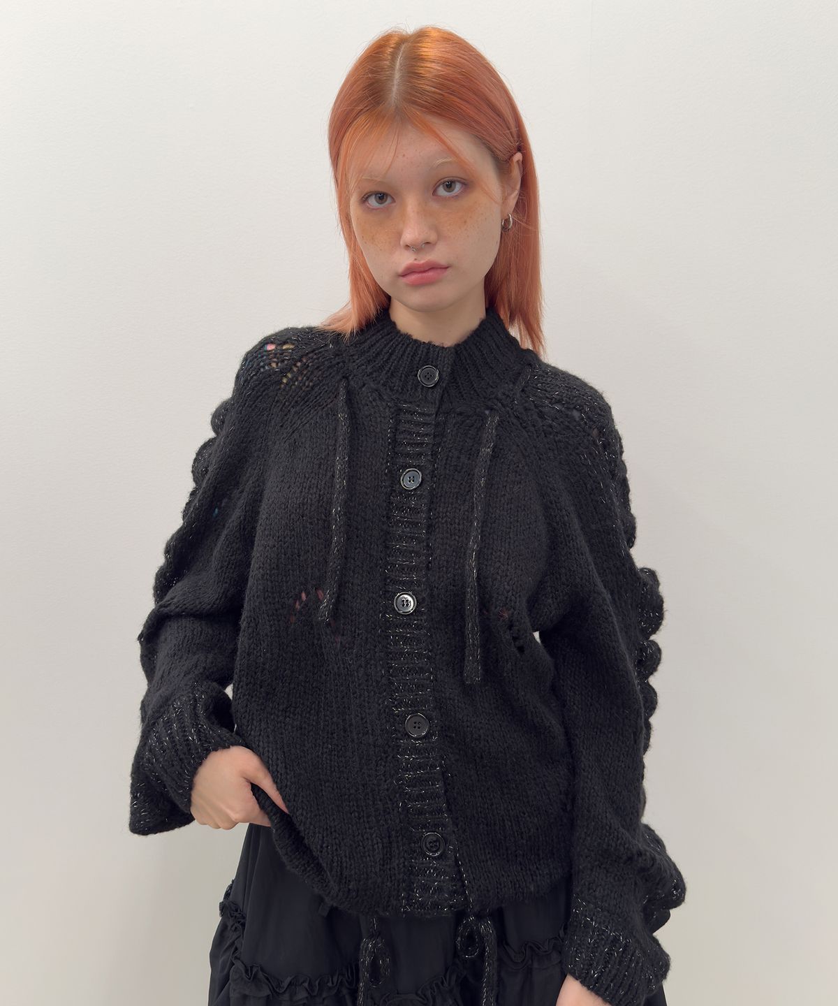 타입서비스(TYPESERVICE) Glittered Knit Strap Cardigan [Black]