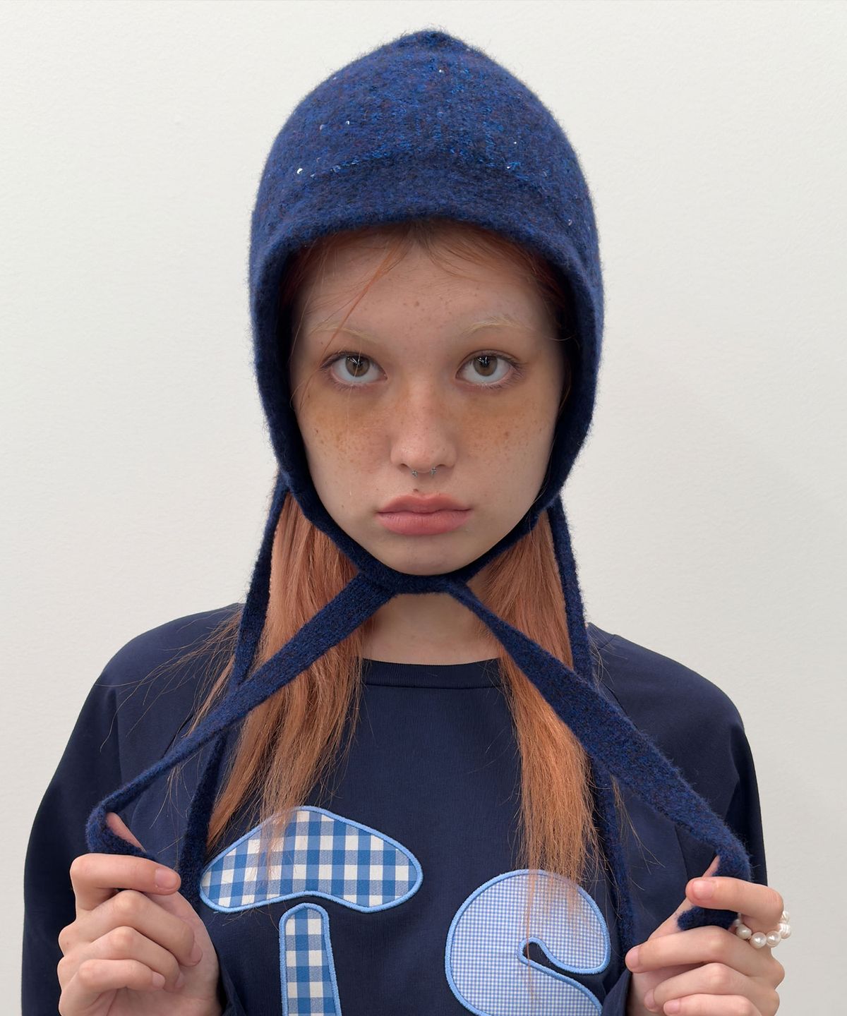 타입서비스(TYPESERVICE) Fluffy Sequin Strap Hat [Navy]