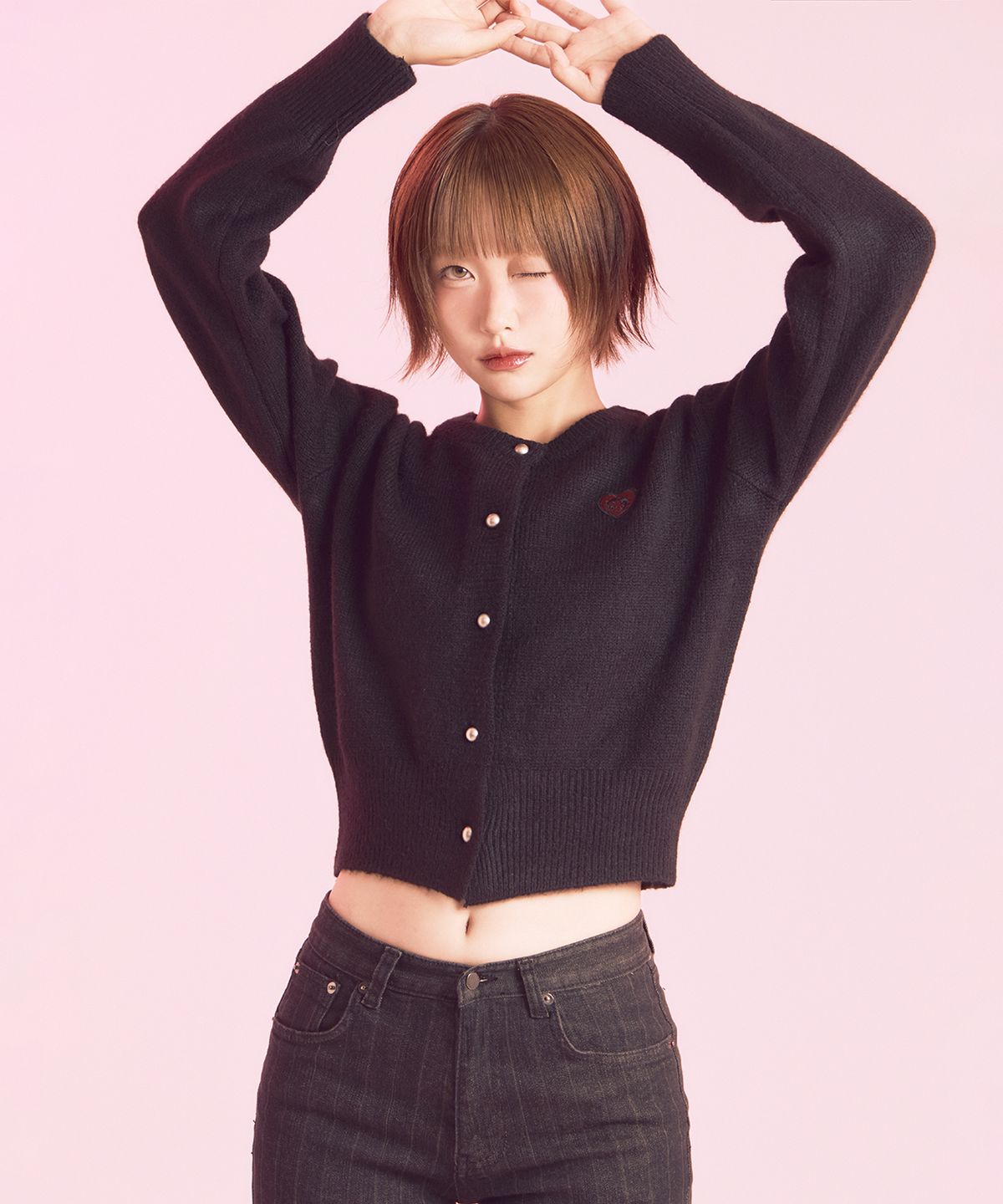 캔버스(CNVS) 베티붑 하트 라운드넥 크롭 가디건_블랙