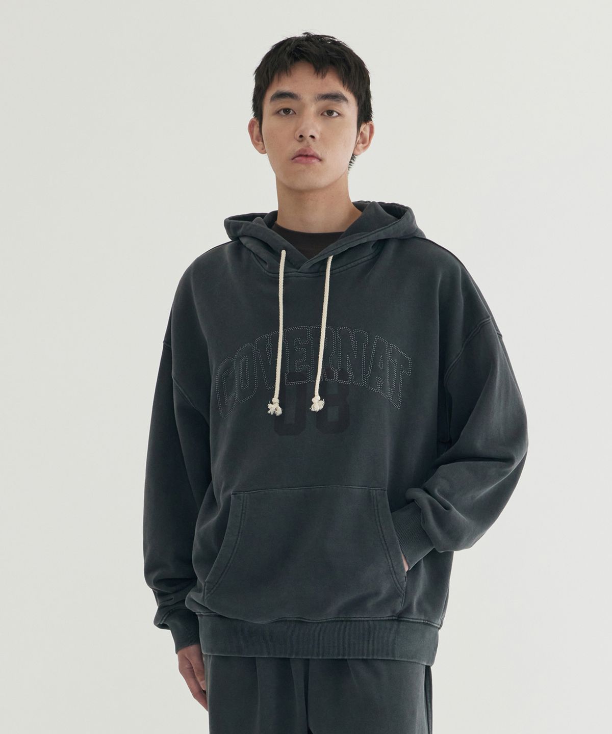 커버낫(COVERNAT) 아치로고 피그먼트 그래픽 후디 Dark Gray