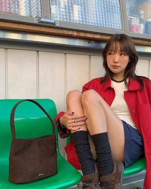 스웨이드 숄더백 코코아모브 브라운 FLOTFA3B07