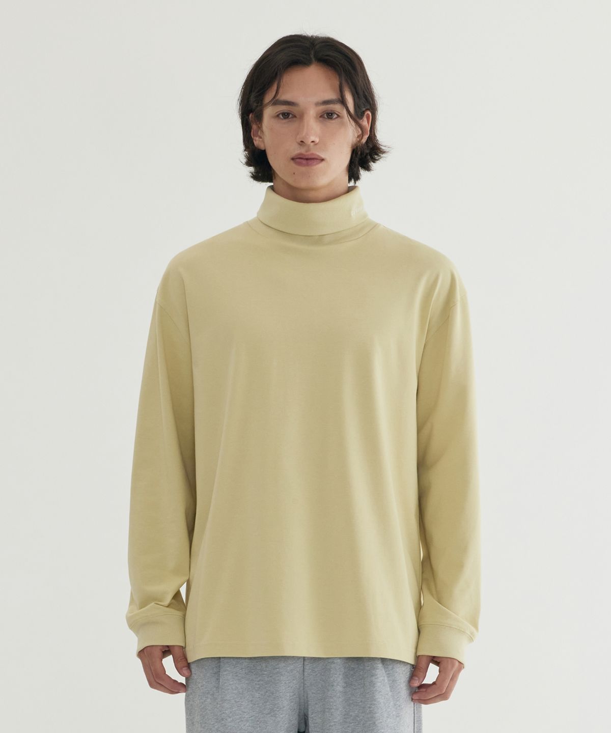 커버낫(COVERNAT) 소로나 레이어드 터틀넥 롱슬리브 Light Olive