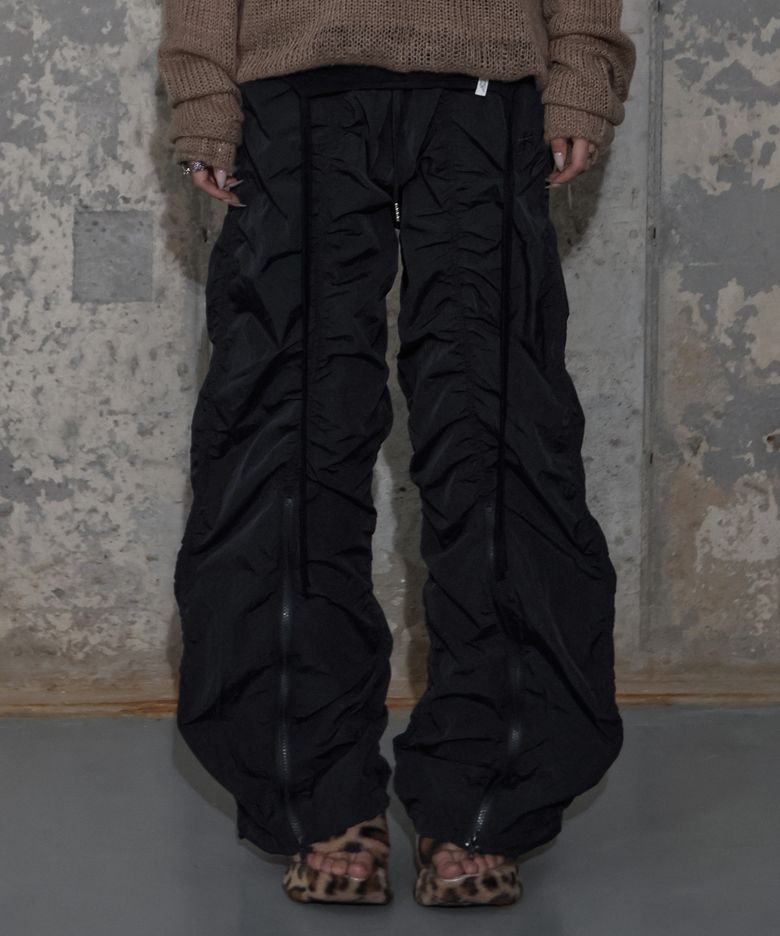 로우라이즈 나일론 셔링 팬츠 (BLACK) F25ZD974