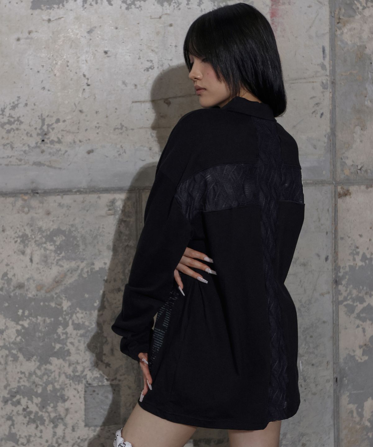 팬시클럽(FANCY CLUB) 백 크로스 오버핏 카라티 (BLACK) F25ZB021