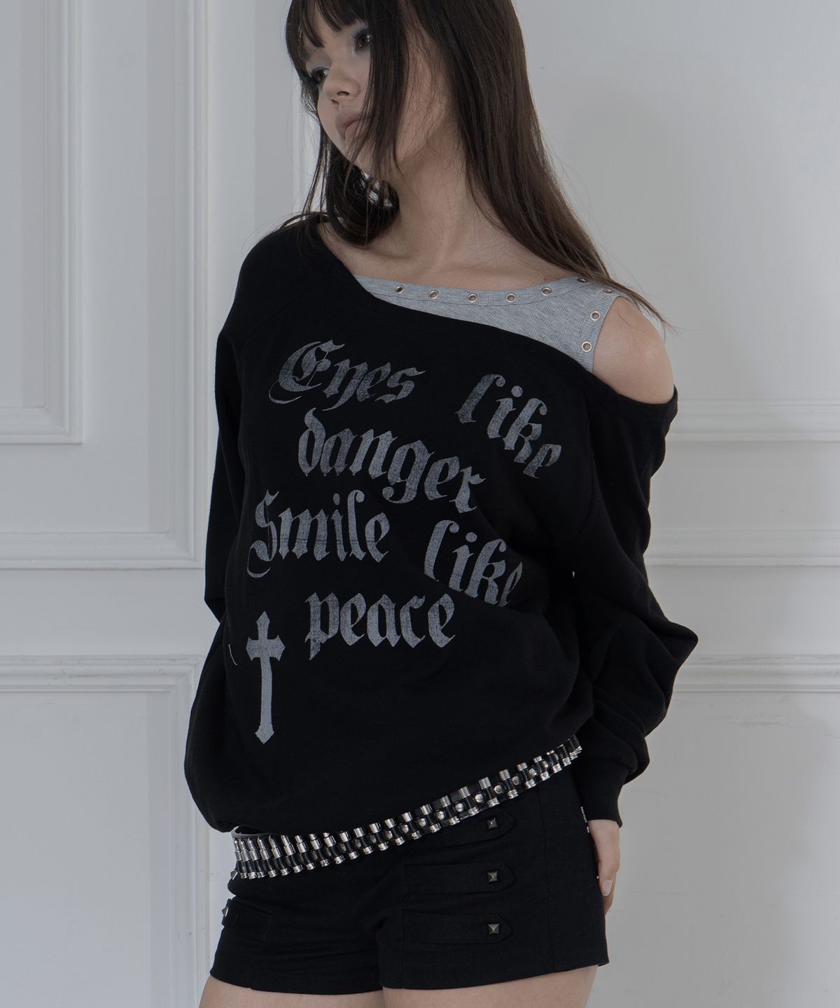 팬시클럽(FANCY CLUB) 로저리 노이어 스웻셔츠 (BLACK) F25ZB016