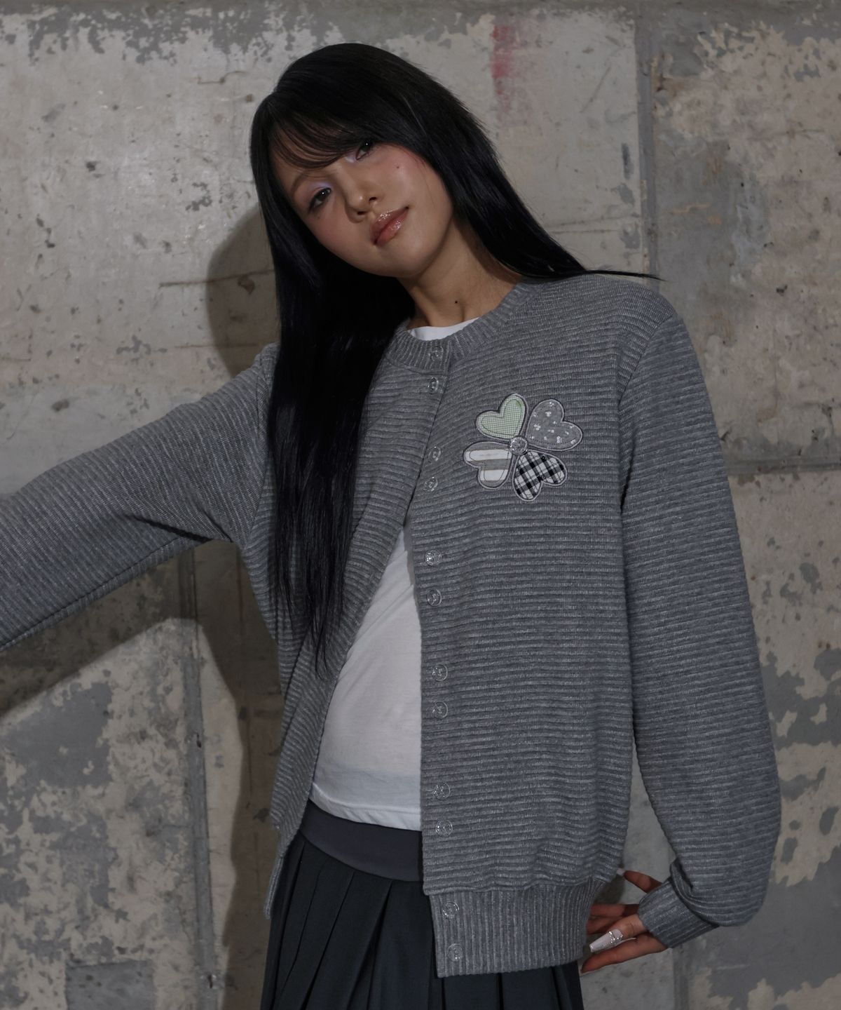 팬시클럽(FANCY CLUB) 클로버 패치워크 가디건 (GRAY) F25ZA008