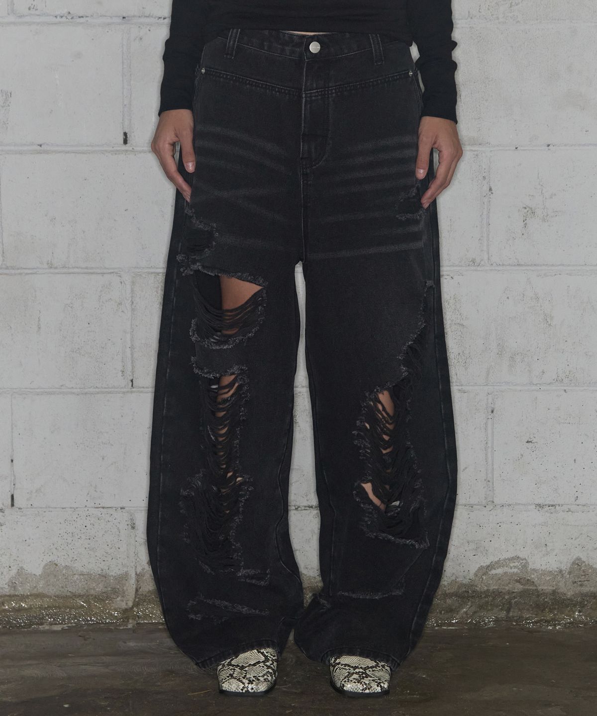팬시클럽(FANCY CLUB) 워시드 데미지 데님 팬츠 (BLACK) F25ZD979