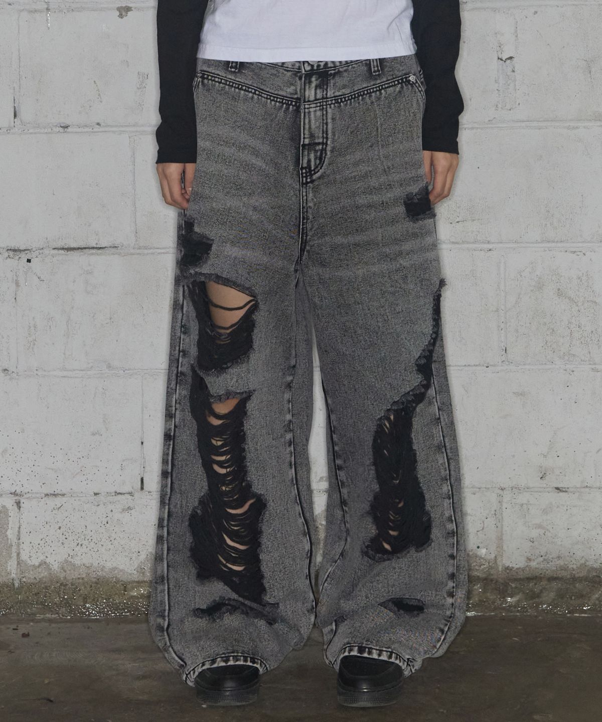 팬시클럽(FANCY CLUB) 워시드 데미지 데님 팬츠 (GRAY) F25ZD979
