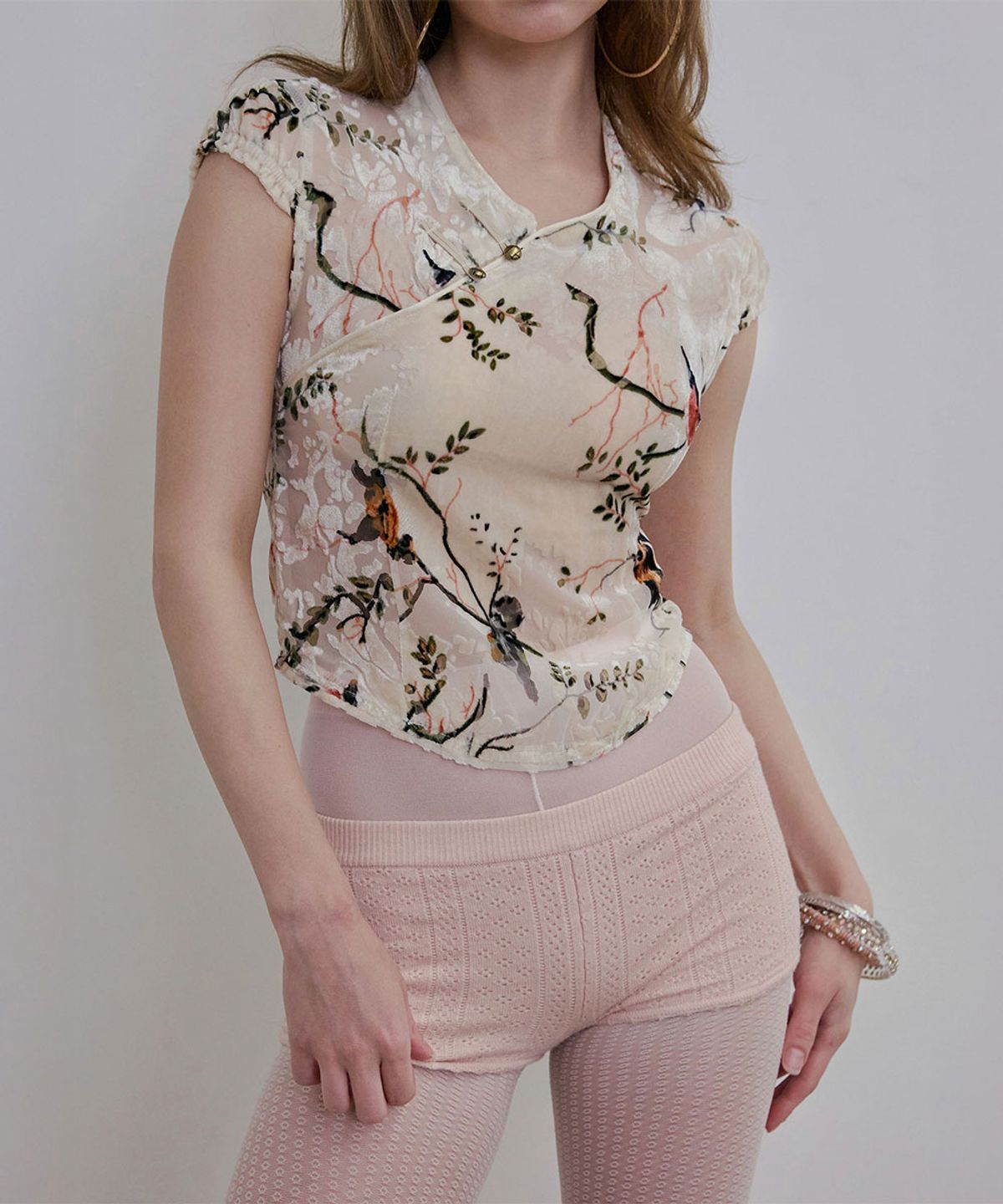 스컬프터(SCULPTOR) Velvet Qipao Blouse Beige