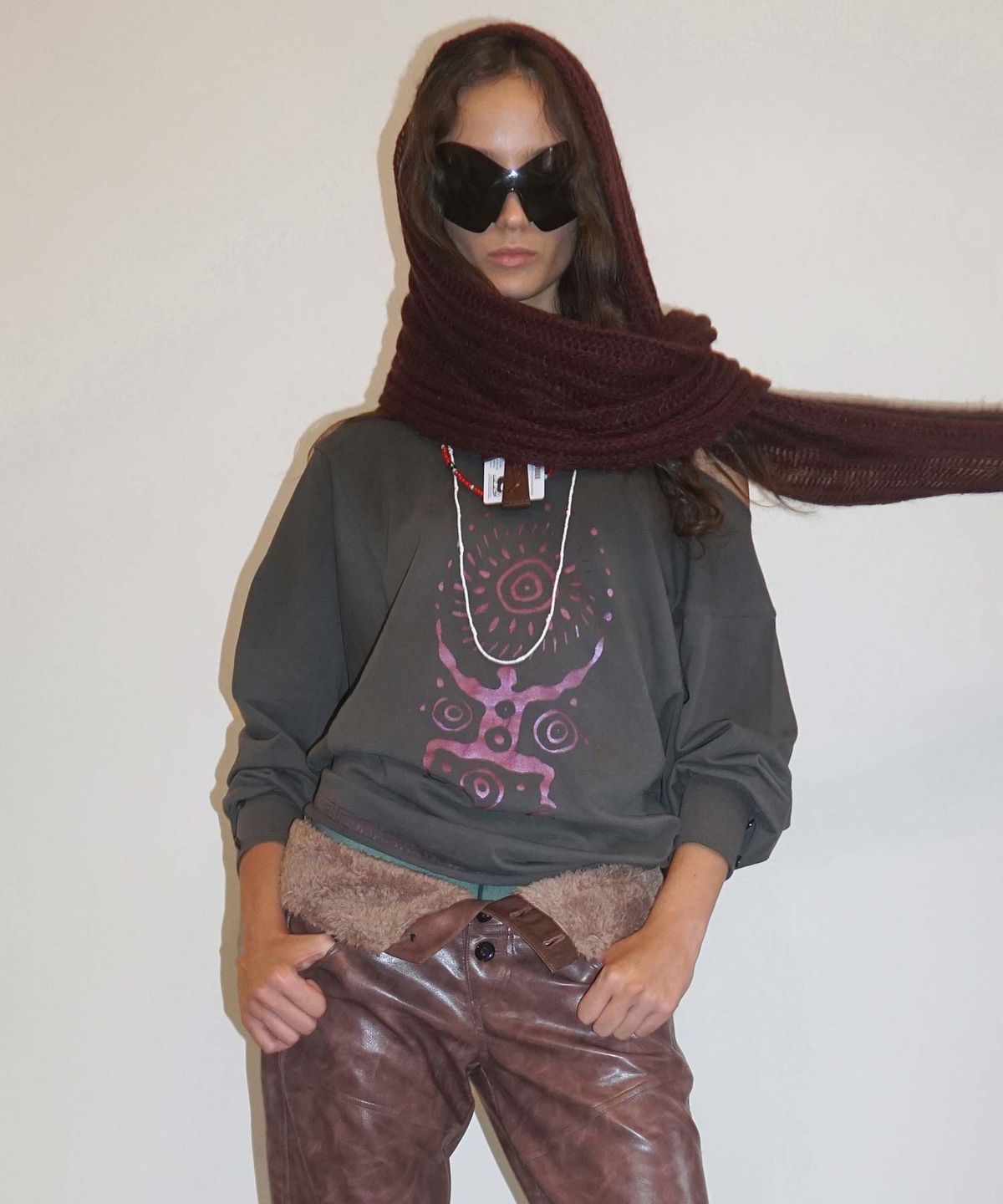 스컬프터(SCULPTOR) Boho Washed Off-Shoulder Tee Charcoal