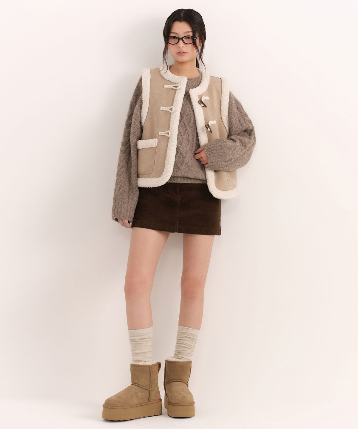 무신사 스탠다드 우먼(MUSINSA STANDARD WOMAN) 우먼즈 신세틱 스웨이드 시어링 토글 베스트 [베이지]