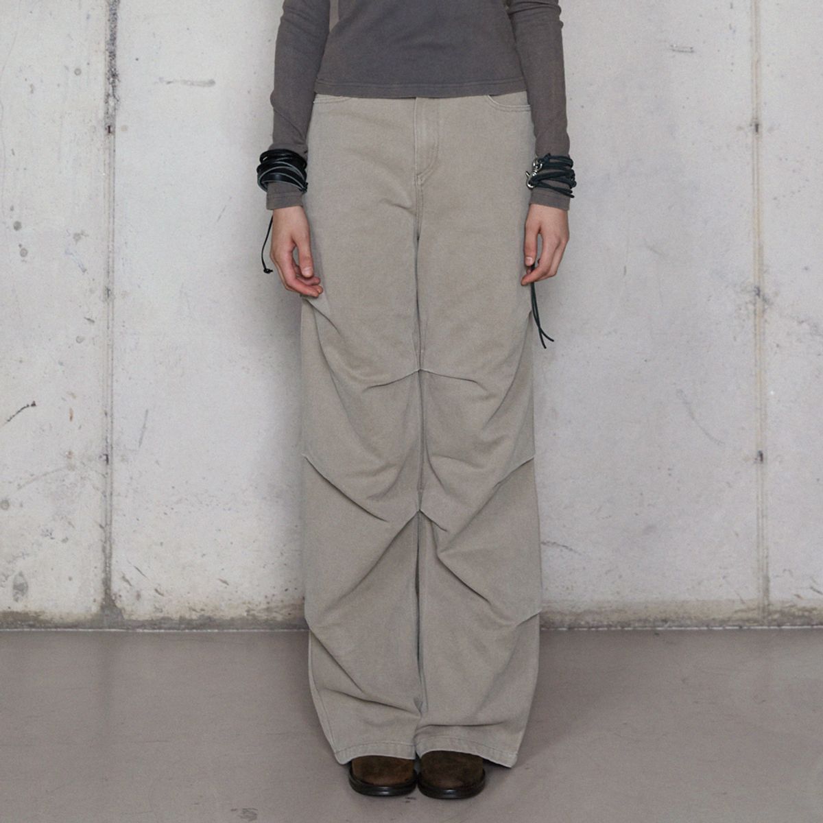 라라폭스(LALAFOX) SIDE TUCK DENIM PANTS BROWN BR4DP002