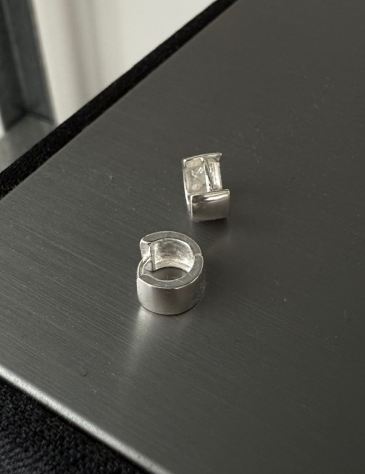 바라두(BARADU) 925 Flat mirror hoop earrings