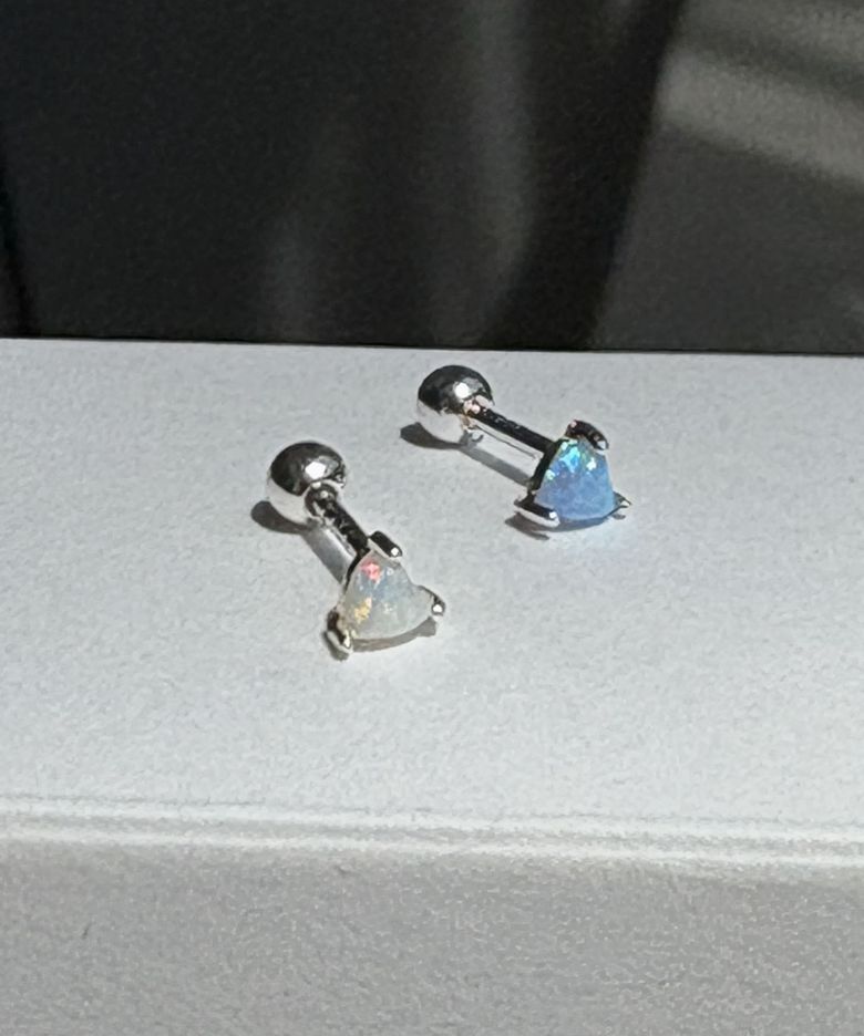 925 Catch heart opal piercing (single)