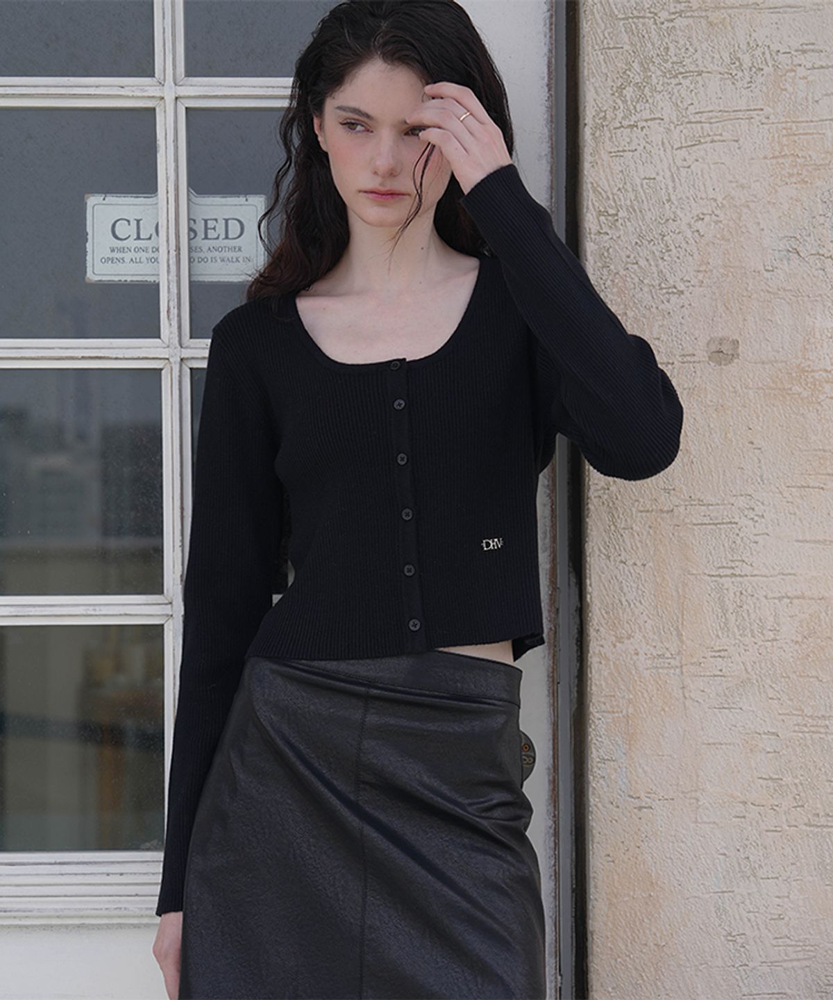 드헤베(DEHEVE) Round Ribbed Cardigan [Black]
