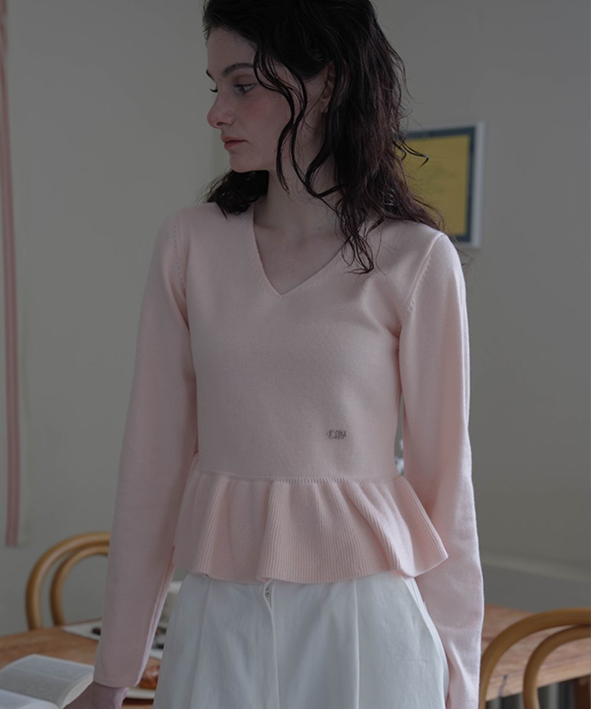 드헤베(DEHEVE) V-neck Flare Shirring Knit [Pink]