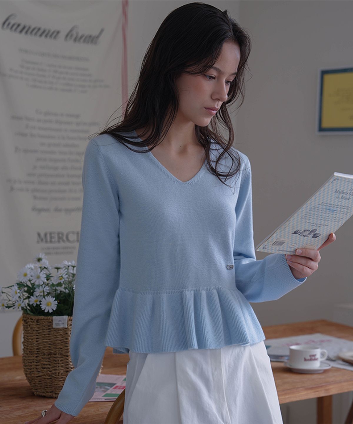 드헤베(DEHEVE) V-neck Flare Shirring Knit [Sky Blue]
