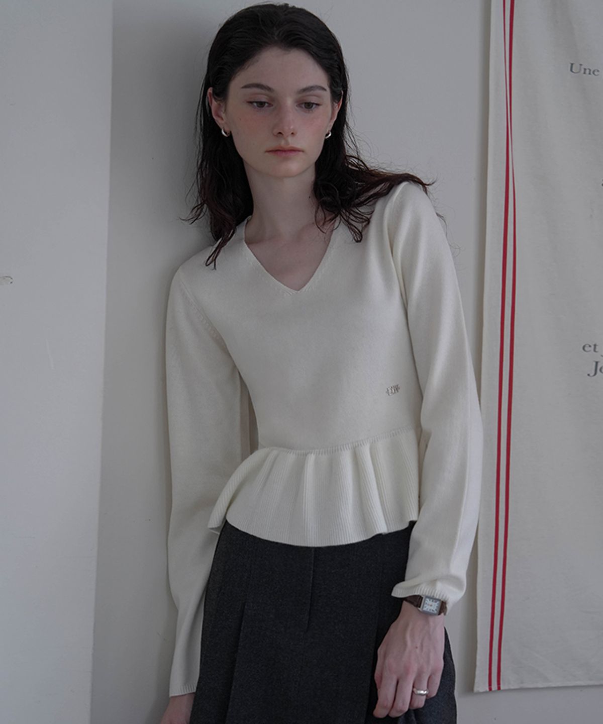 드헤베(DEHEVE) V-neck Flare Shirring Knit [Ivory]