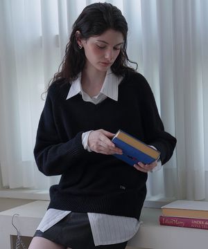 Classic V-neck Knit [Black]