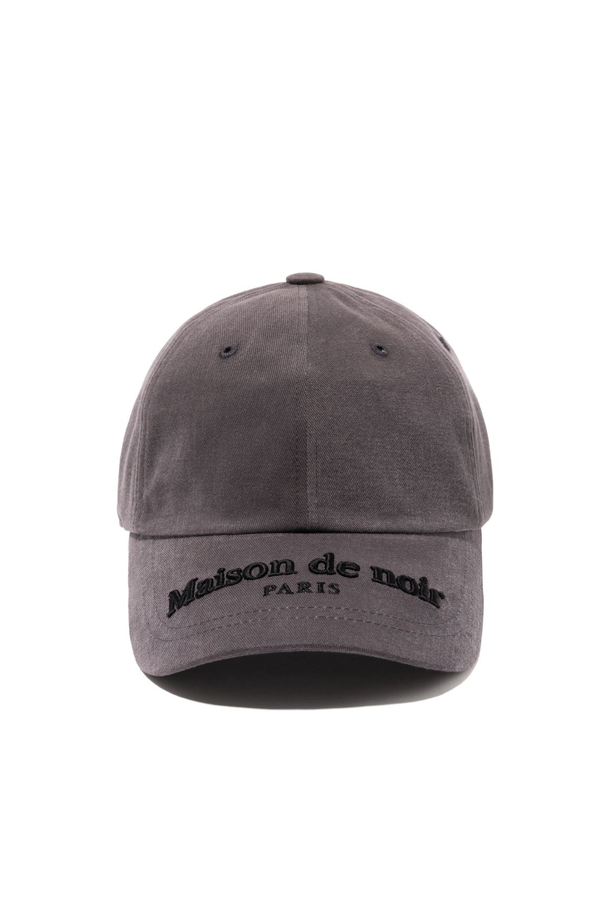 메종 드 누아(MAISON DE NOIR) AVANT LOGO CAP CHARCOAL