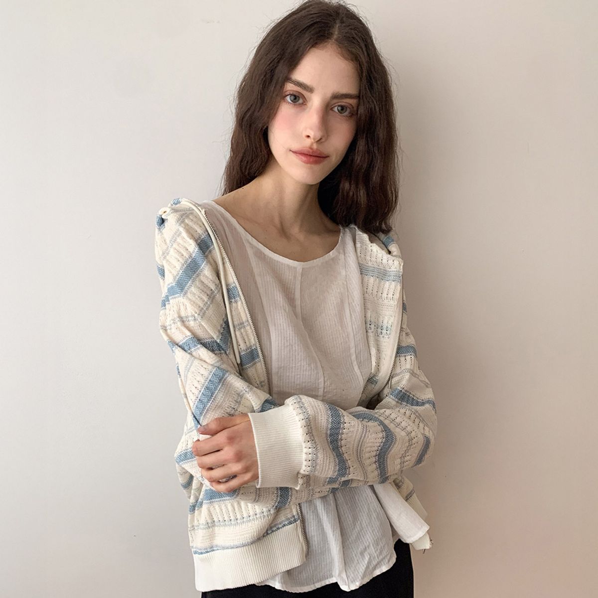 리리수(LILISU) Mari Hoodie / Blue Ivory