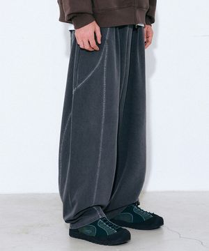 원턱 절개 피그먼트 벌룬 팬츠 차콜