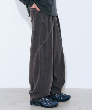 원턱 절개 피그먼트 벌룬 팬츠 브라운