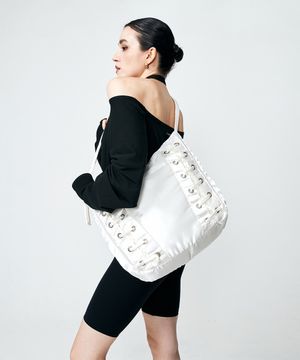 사틴 아일렛스트링 숄더백[화이트]