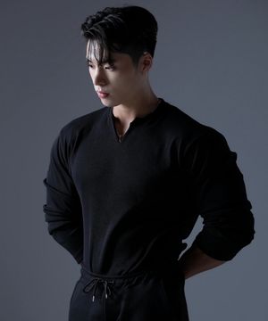 브이넥 플라켓 니트 긴팔 티셔츠