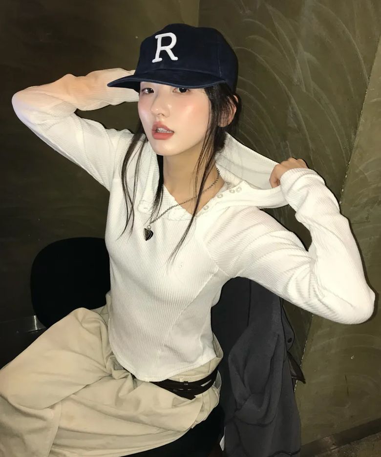 [트렌디에비뉴 PICK] 자수 골지 세미크롭 사이드 버튼 후드 롱 슬림 긴팔 티셔츠 _ 3COLOR