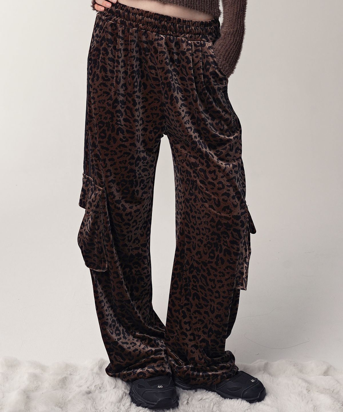 어반드레스(AVANDRESS) Leopard Rush Cargo Pants