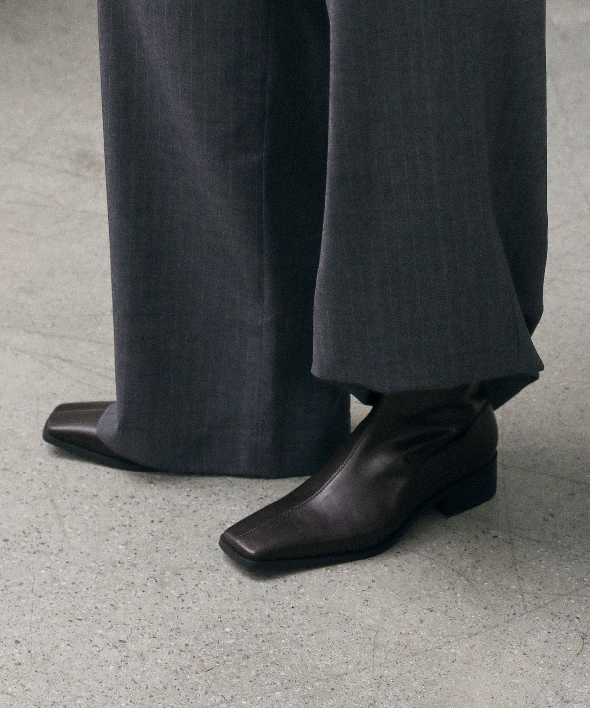 에퓨레(EPURE) HAUN Square Ankle Boots (2color)