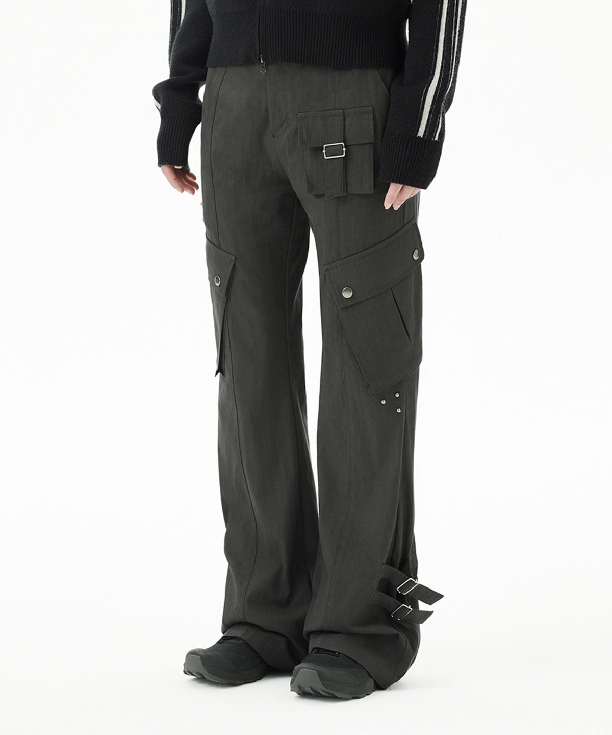 마하그리드(MAHAGRID) UTILITY CARGO FLARE PANT CHARCOAL(MG2FFFPA11A)