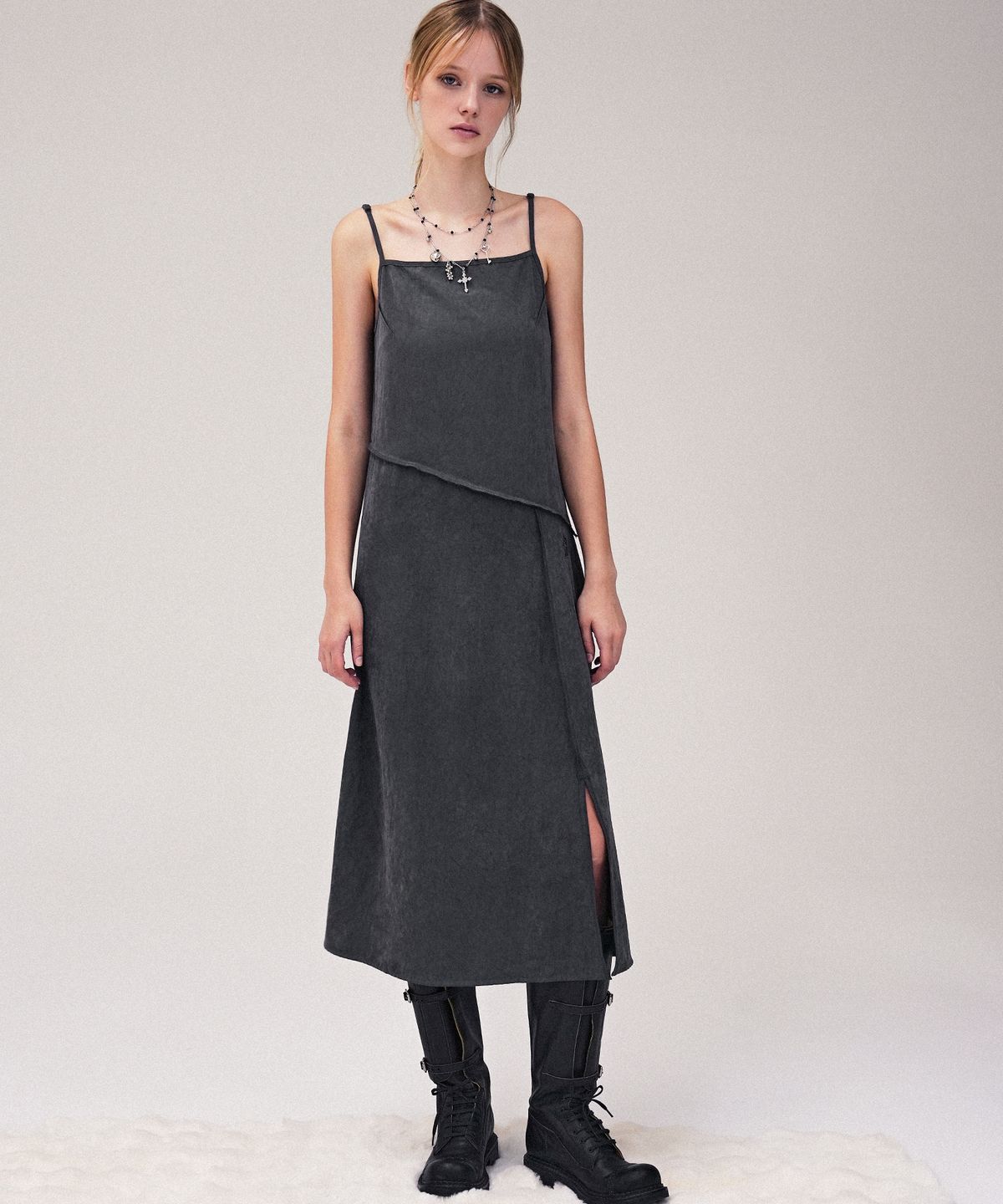 어반드레스(AVANDRESS) Diagonal Line Sleeveless Dress CHARCOAL