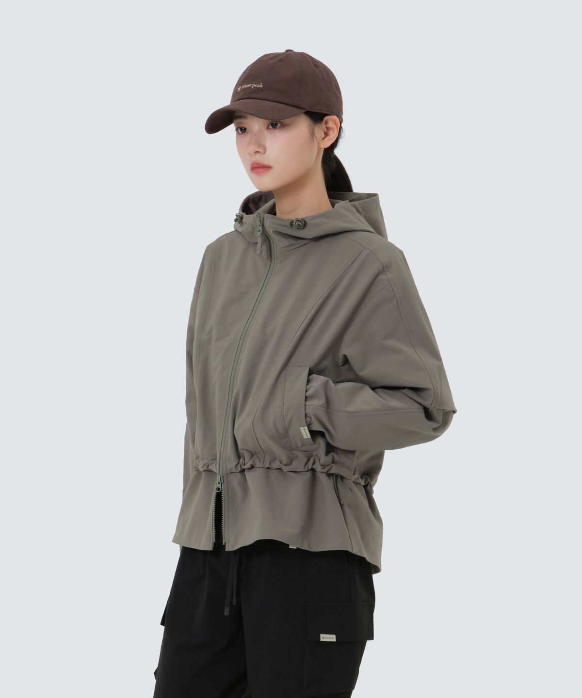 스노우피크 어패럴(SNOWPEAK APPAREL) 리나 여성 후드 바람막이 (S25FWFWB67) Dark Khaki