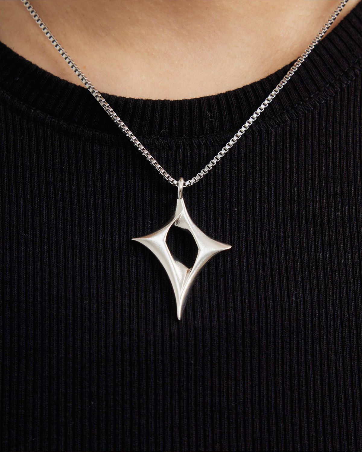 일일엠(11M) COS-SRI NECKLACE
